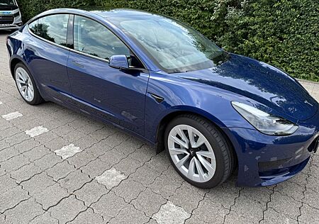 Tesla Model 3 RWD mit Anhängerkupplung AHK AMD Ryzen
