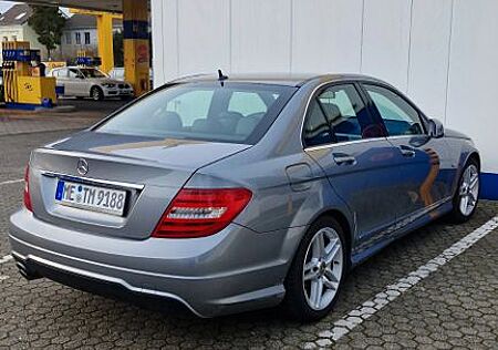 Mercedes-Benz C 200 -