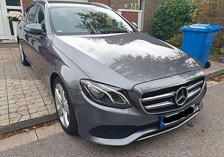 Mercedes-Benz E 220 d 4MATIC T Autom. -