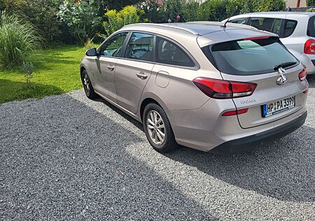 Hyundai i30 Kombi 1.0 T-GDI mit AHK, Restgarantie 5.26