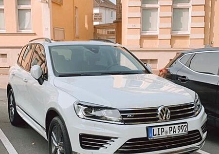 VW Touareg Volkswagen 3.0 V6 TDI Tiptronic BMT R-line PANO