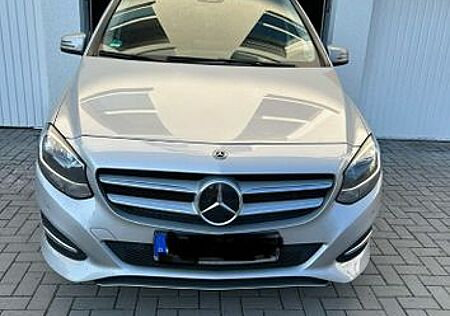 Mercedes-Benz B 180 -