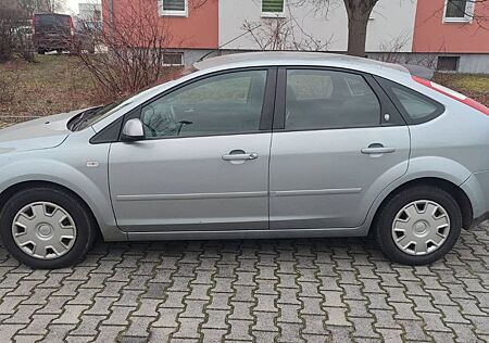 Ford Focus II 1,6 Ti-VCT Ghia erst 92tkm Klimatronic