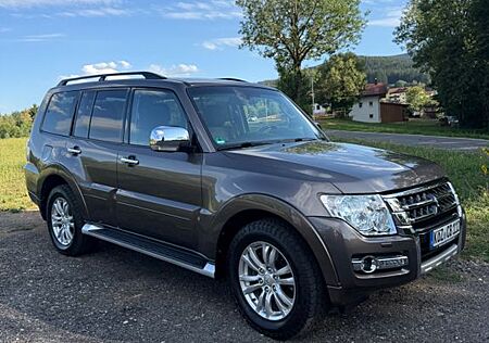 Mitsubishi Pajero 3,2 DI-D 4WD Top Automatik Top