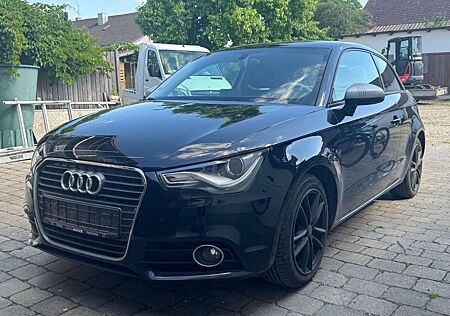 Audi A1 ambition *NAVI*XENON*WENIG KM*