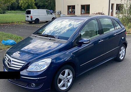 Mercedes-Benz B 200