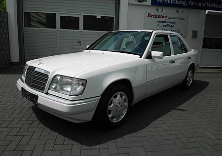 Mercedes-Benz E 200 2. HAND, ERST 63.000 km