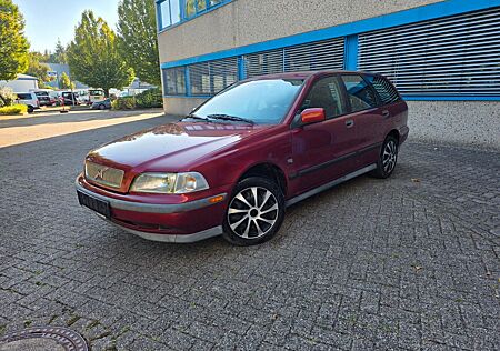 Volvo V40 1.8 KOMBI--KLIMA-TÜV NEU