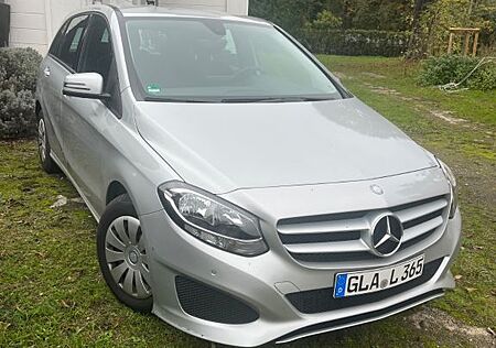 Mercedes-Benz B 180 -