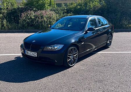 BMW 325xi -Allrad, Scheckheftgepflegt