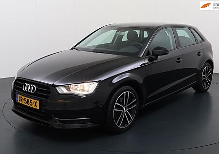 Audi A3 Sportback 1.4 TFSI CoD Attraction, navigatie,