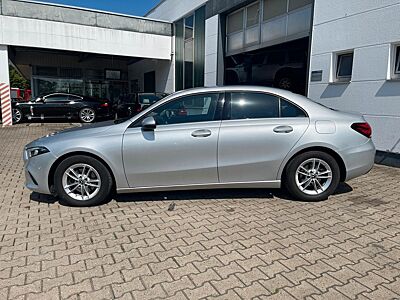 Mercedes-Benz A 180dA Limousine/1HD/MWST/S-HEFT/NAVI/SHZ