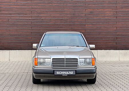 Mercedes-Benz 230 230E W124 / HISTORIE / GEPFLEGT / 92tkm !