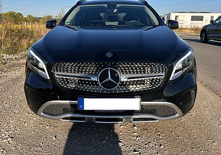 Mercedes-Benz GLA 220 d Luxus AMG Opt. Autom, Seitenschweller