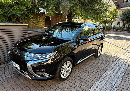 Mitsubishi Outlander 2.4 MIVEC PLUG-IN HYBRID 4WD Plus ...