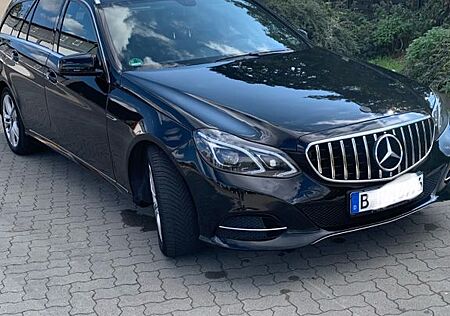 Mercedes-Benz E 220 BlueTEC BE T Edition AVANTG. Auto. Edi...