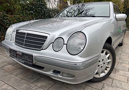 Mercedes-Benz E 240 Elegance Facelift-1.Hand-S.Heft-TÜV NEU-