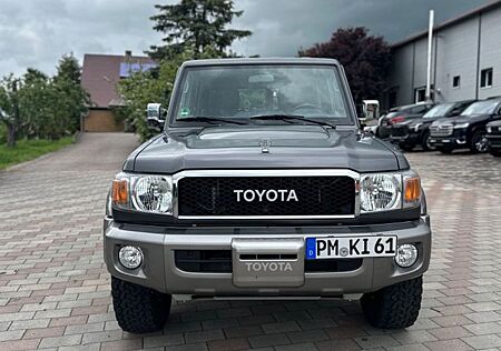 Toyota Land Cruiser GRJ76 VX