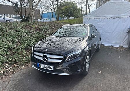 Mercedes-Benz GLA 220 d 4MATIC DCT -