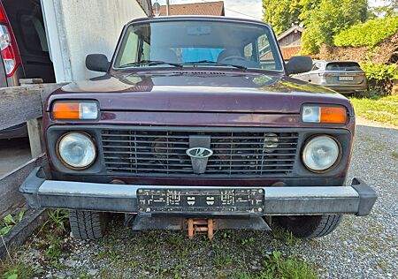 Lada Niva 1.7i 4x4 ELEKT.ABSCHLEPPSEIL MIT FERN. TÜV