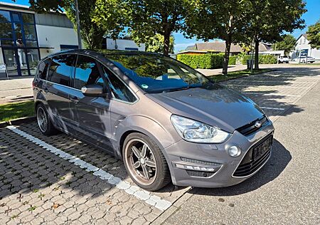 Ford S-Max 2,2 TDCi 142kW Titanium Autom. AHK 7Sitzer