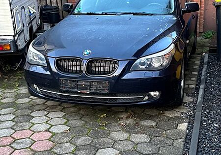 BMW 523i A -
