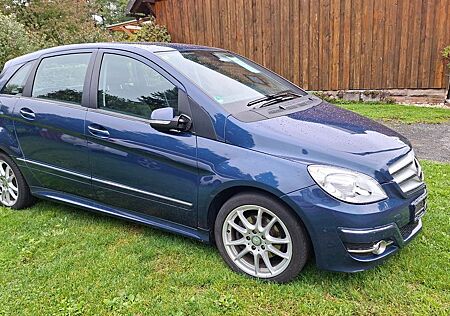 Mercedes-Benz B 200 Sportpaket*Anhängekupplung*Panorama-Dach