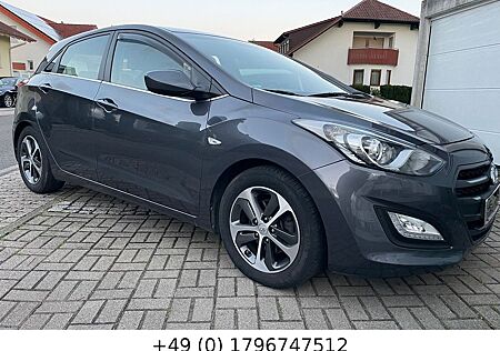 Hyundai i30 blue 1.6 Automatik
