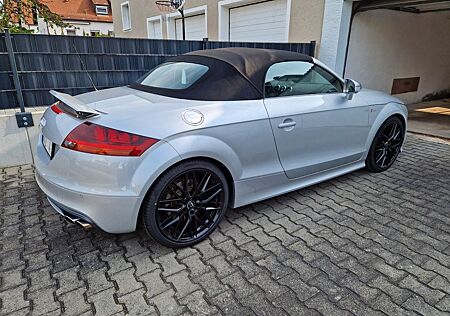 Audi TTS Roadster 2.0 TFSI quattro -