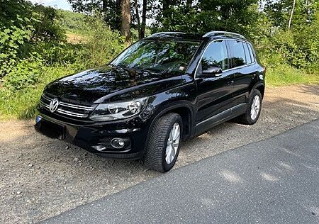 VW Tiguan Volkswagen 2.0 TDI DSG 4MOT BlueMot T Track & Fi...