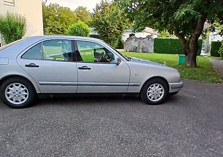 Mercedes-Benz 200 Gut erhaltene Limousine