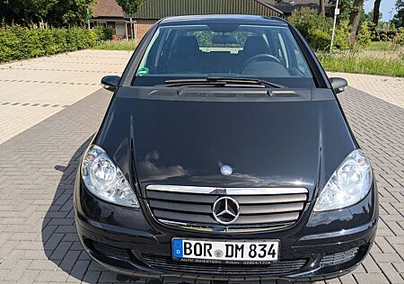 Mercedes-Benz A 150 TÜV, Service u. Vorderreifen NEU