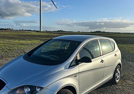 Seat Altea 1.6 Reference AHK/Allwetter TÜV 01/27