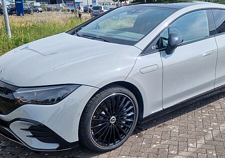 Mercedes-Benz EQE 300 AMG 21" AHK Wärmepumpe Panoramadach