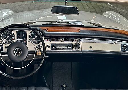 Mercedes-Benz SL 250 restauriert