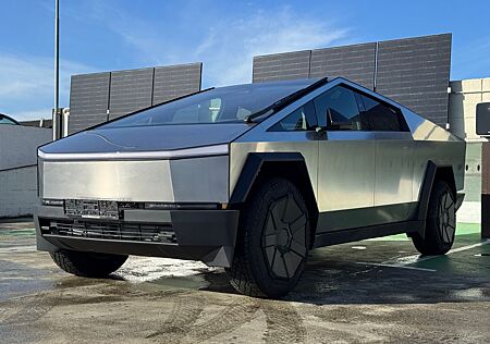 Tesla Cybertruck Cyberbeast Foundation Series EU !