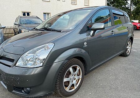 Toyota Corolla Verso 2.2 1.HAND 7-SITZE KLIMA NAV