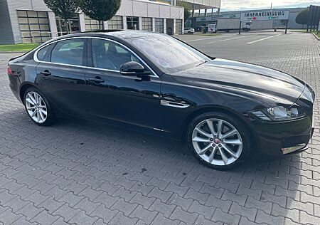 Jaguar XF 30d 300PS Portfolio Automatik