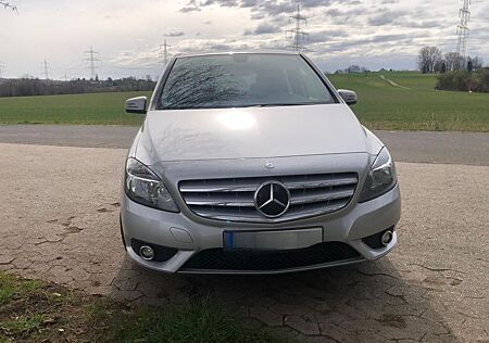 Mercedes-Benz B 180 (W246): gepflegtes Auto aus Rentnerhand
