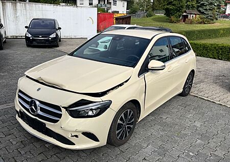 Mercedes-Benz B 180 d LED Navi PTS Kamera Hale