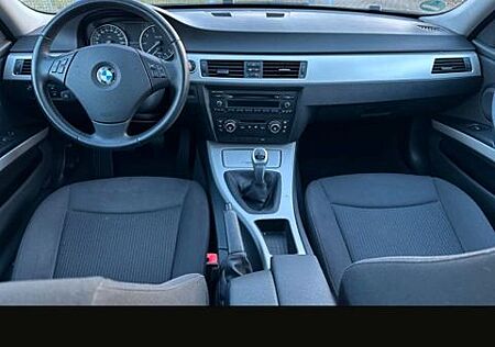 BMW 318i -