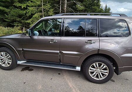Mitsubishi Pajero 3,2 DI-D 4WD Automatik -
