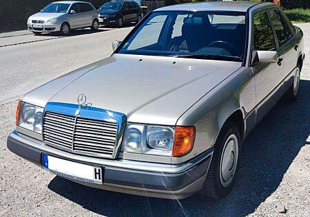 Mercedes-Benz 200 W124 Diesel mit wenig Kilometern!