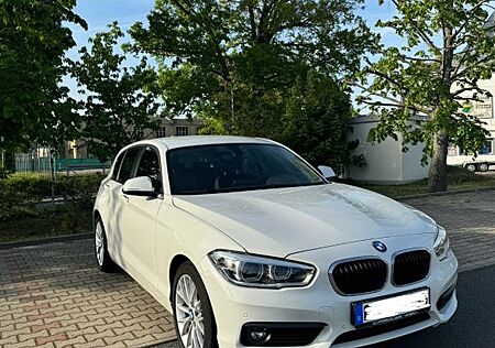 BMW 118i Advantage Alpinweiß 8-fach bereift Alu