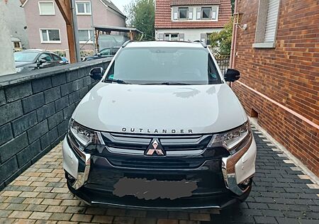 Mitsubishi Outlander 2.0 Benziner Plus ClearTec 4WD CVT..