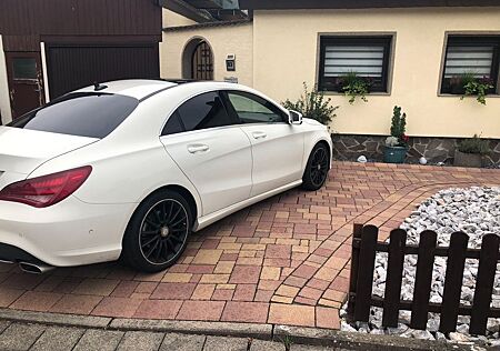 Mercedes-Benz CLA 180 -