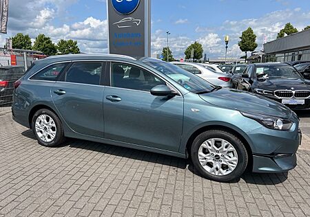 Kia Cee'd Sportswagon Ceed Sportswagon 1.6 CRDI Vision SEHR WENIGE KM