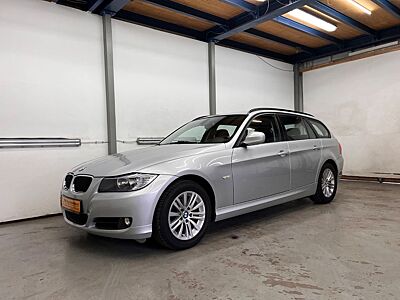 BMW 318i Touring SCHECKHEFT