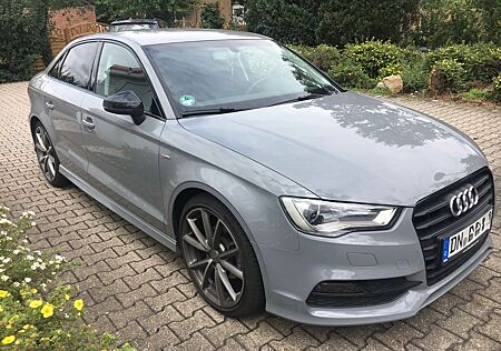Audi A3 1.4 TFSI cod S line exterieur/Klima-Auto