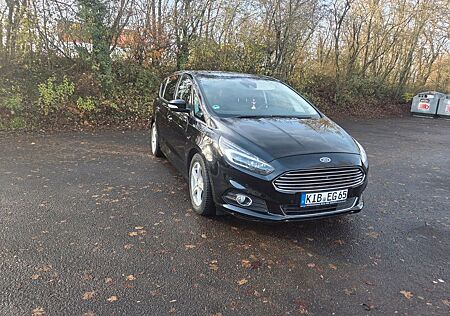 Ford S-Max 2,0 TDCi 132kW Titanium PowerShift Tit...